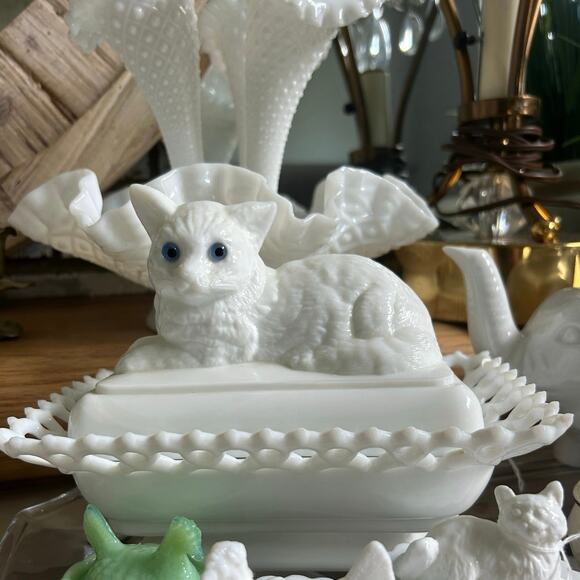 Westmoreland White Milk Glass Cat Lacy Base Covered Dish Nest Glass Blue Eyes 8” - Picture 1 of 3